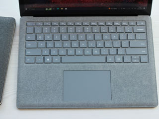 Microsoft Surface Laptop 2 (Core i5 8250u/8Gb Ram/256Gb SSD/13.5" 2K PixelSense Touch) foto 9