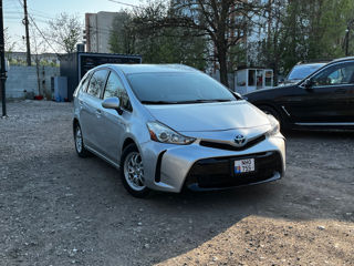 Toyota Prius v