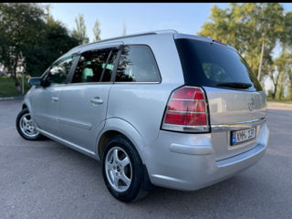 Opel Zafira foto 1