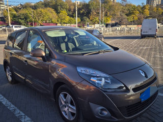 Renault Grand Scenic foto 2