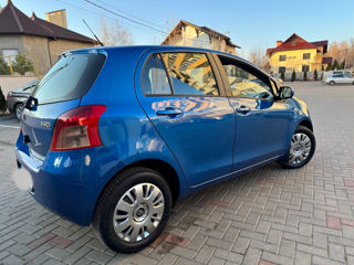 Toyota Yaris foto 2