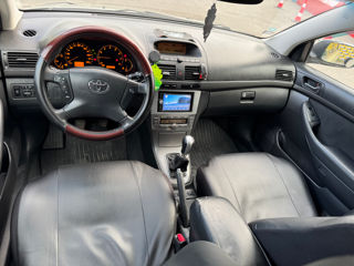 Toyota Avensis foto 8