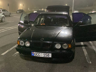 BMW 5 Series foto 2