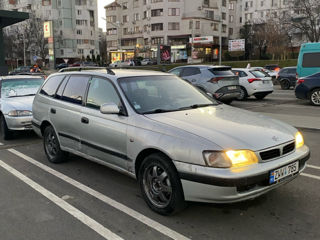 Toyota Carina foto 2