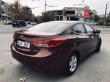 Hyundai Elantra foto 3