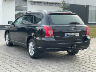 Toyota Avensis foto 3