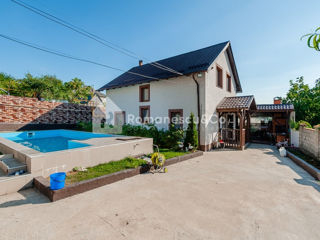 Vanzare urgentă! Casă în centrul or. Ialoveni, 2 nivele, piscină, saună! foto 1