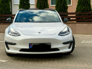 Tesla Model 3 foto 2