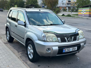 Nissan X-Trail foto 2