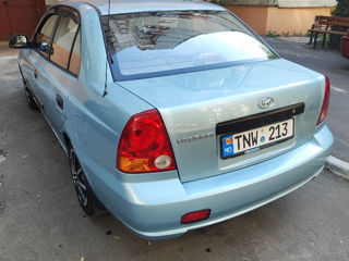 Hyundai Accent foto 4