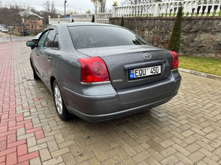 Toyota Avensis foto 5