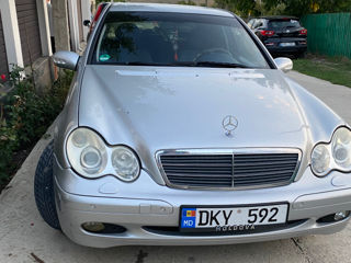 Mercedes C-Class foto 1