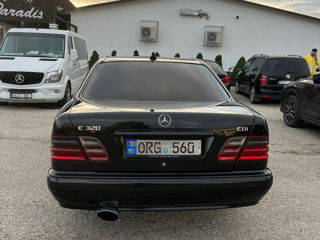 Mercedes E-Class foto 5