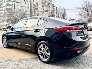 Hyundai Elantra foto 3