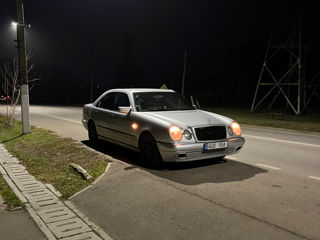 Mercedes E-Class foto 2