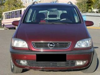 Opel Zafira foto 1