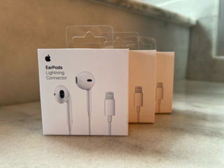 Apple EarPods Lightning Cable!