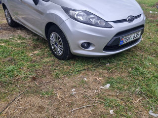 Ford Fiesta foto 2