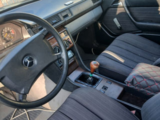 Mercedes Series (W124) foto 3