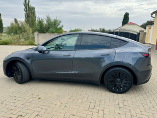 Tesla Model Y foto 6