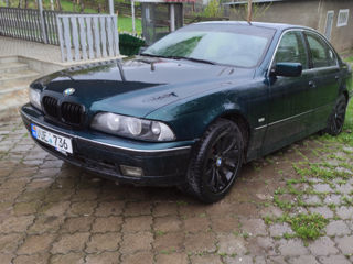 BMW 5 Series foto 1