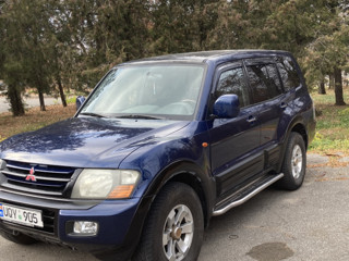 Mitsubishi Pajero foto 2