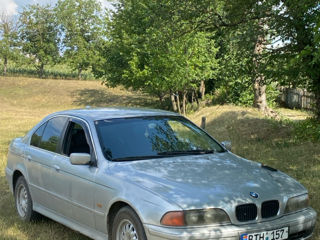 BMW 5 Series foto 1