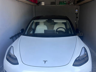 Tesla Model 3 foto 1