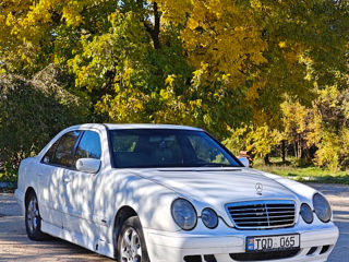 Mercedes E-Class foto 2