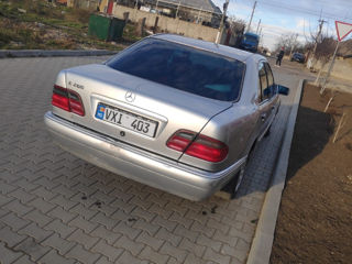 Mercedes E-Class foto 2