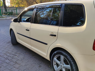 Volkswagen Touran foto 4