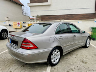 Mercedes C-Class foto 4