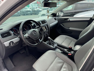 Volkswagen Jetta foto 8