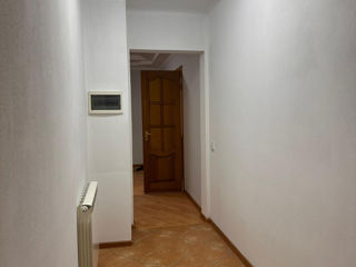 Apartament 100m2, 4 odăi, 2 spatii comerciale, 2 dormitoare, 2 intrari foto 10