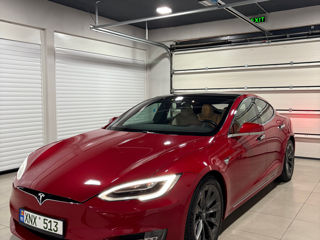 Tesla Model S foto 2