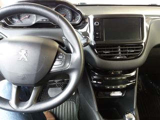 Peugeot 208 foto 4