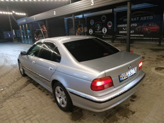 BMW 5 Series foto 6