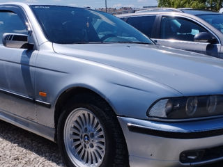 BMW 5 Series foto 6