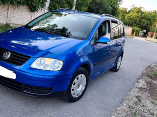 Volkswagen Touran foto 4