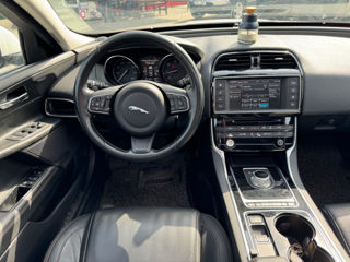 Jaguar XE foto 11