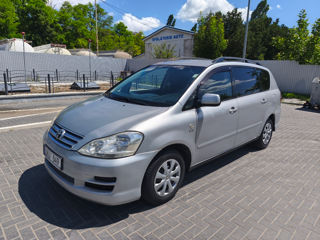 Toyota Avensis Verso foto 7