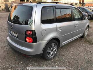 Volkswagen Touran foto 5