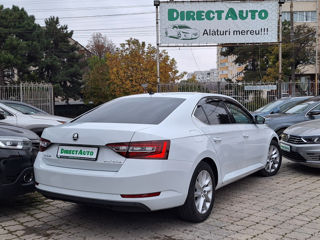 Skoda Superb foto 2