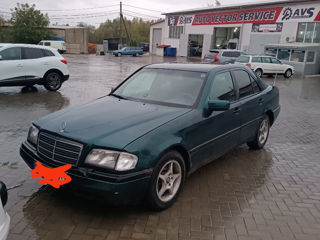 Mercedes C-Class foto 2