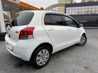 Toyota Yaris foto 2