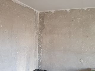 Чистим бетонные стены от старой краски, шпаклевки, обоев. foto 1