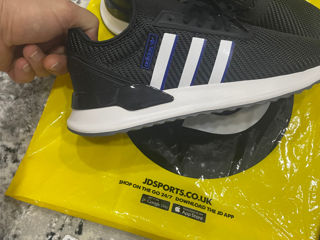 Adidas Original aduse din Londra foto 4