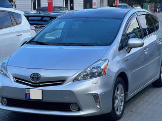 Toyota Prius v