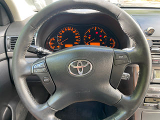 Toyota Avensis foto 8