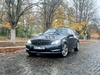 Mercedes C-Class foto 2